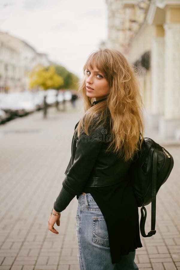 https://thumbs.dreamstime.com/b/outdoor-beauty-portrait-blond-woman-street-style-portrait-beautiful-girl-street-103454025.jpg