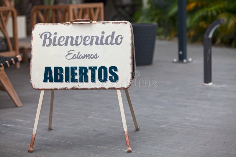 Bienvenidos! (Welcome! In Spanish) Sign With Arrow On Beach Background  Stock Photo, Picture and Royalty Free Image. Image 61777657.