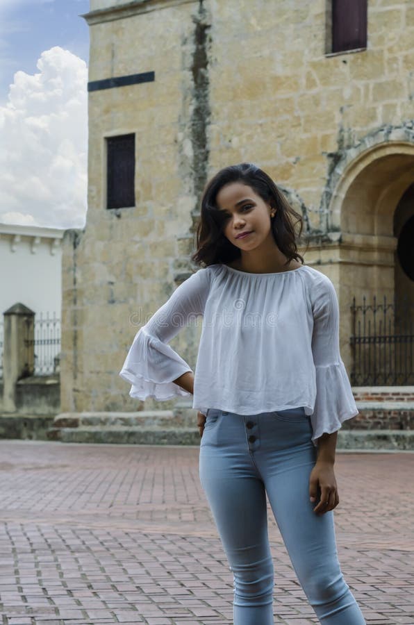 Uitpakken naaimachine Beperking Outdoor Portrait of Young Beautiful Girl 9 To 25 Years Old Posing in  Street. Wearing White Blouse and Tight Jeans and Sapatillas Stock Photo -  Image of beautiful, female: 153702946