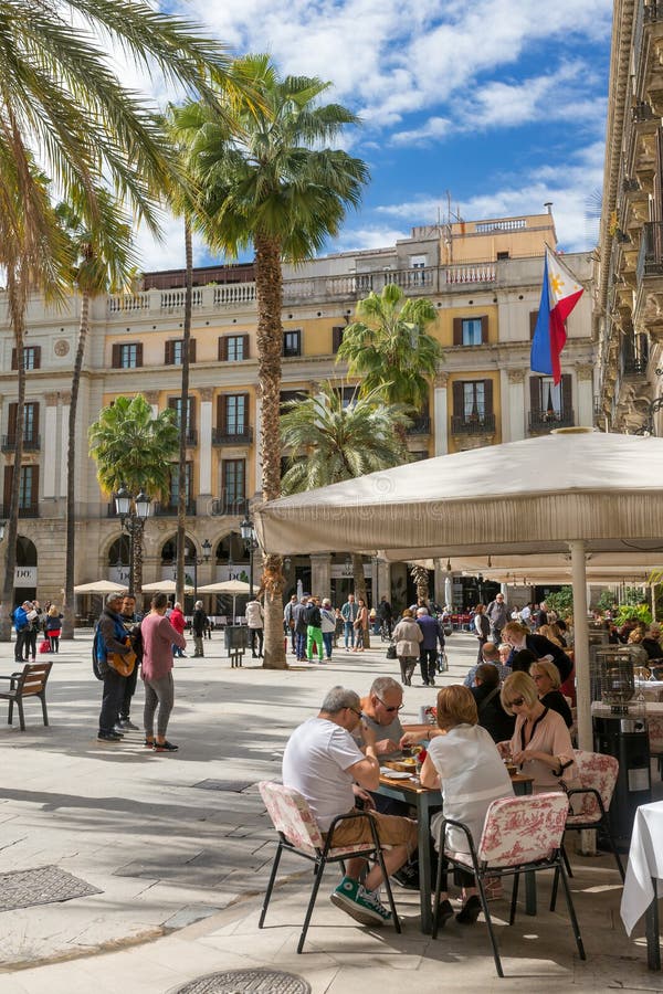 Outdoor restaurants at famous Placa Reial in Barcelona, Spain royalty free stock photography Outdoor restaurants at famous Placa Reial in Barcelona, Spain royalty free stock photography