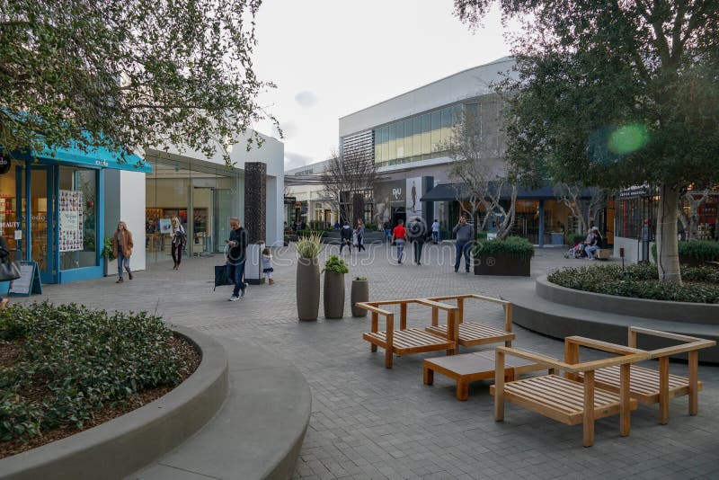 Westfield Shopping Mall Courtyard Utc San Diego Stock Photo - Download  Image Now - Shopping Mall, San Diego, Shopping - iStock