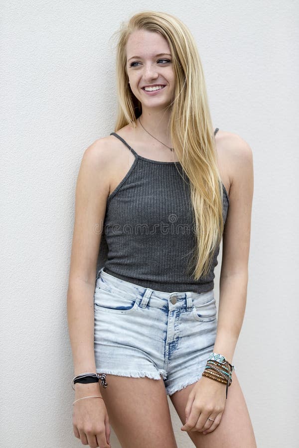 Download Outdoors Modèle Adolescent Blond Photo stock - Image du mode, modèle: 56489726