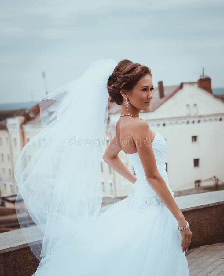 Outdoors portrait of young beautiful bride in city streets stock photography Outdoors portrait of young beautiful bride in city streets stock photography