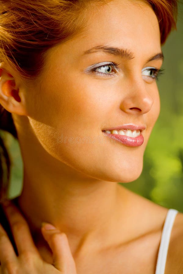 outdoors walking woman стоковые фотографии rf outdoors walking woman стоковые фотографии rf