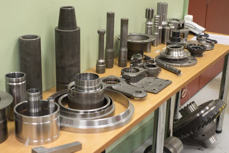 Outil industriel de tour et pièces de rotation de commande numérique par ordinateur de haute précision le moule de usinage des vé photo libre de droits Outil industriel de tour et pièces de rotation de commande numérique par ordinateur de haute précision le moule de usinage des vé photo libre de droits