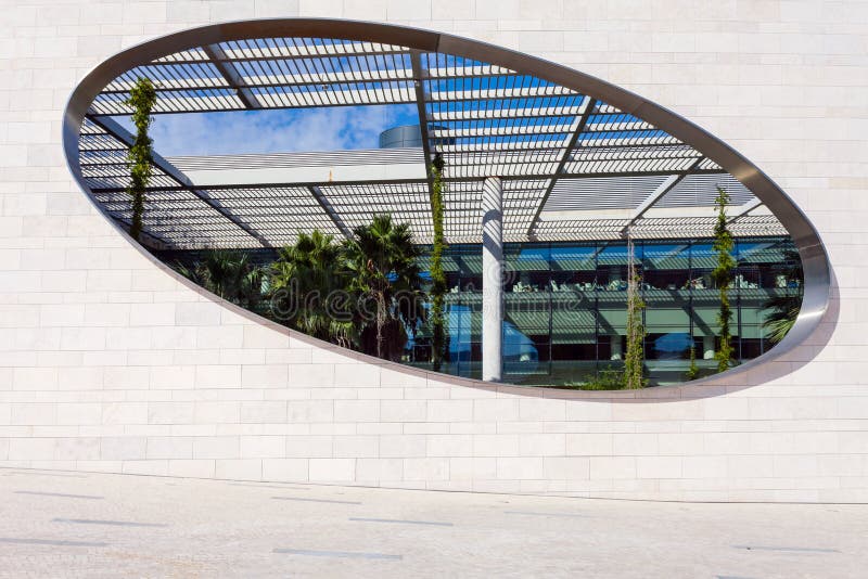 Ovales Fenster Zum Innengarten In Der Champalimaud