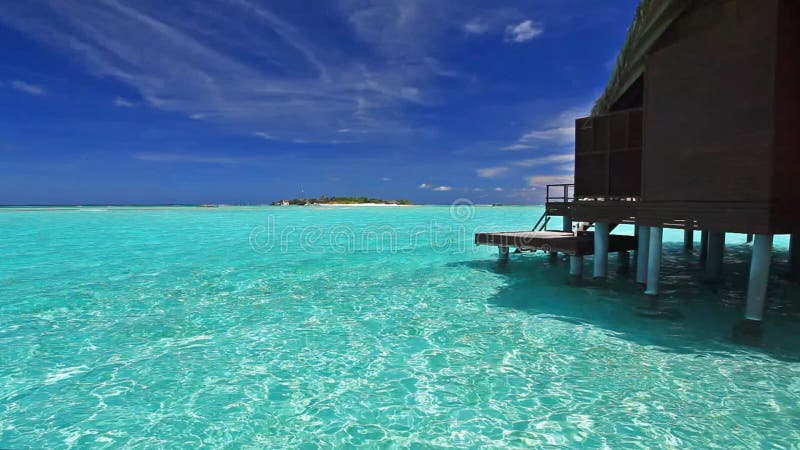 Over waterbungalow met stappen in lagune