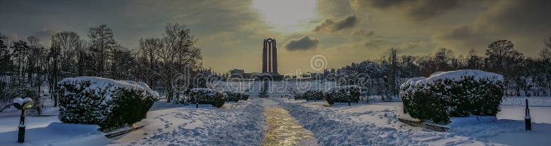 overfiltered konstnärlig vinterlandskappanorama i Carol Park från Bucharest royaltyfri fotografi overfiltered konstnärlig vinterlandskappanorama i Carol Park från Bucharest royaltyfri fotografi