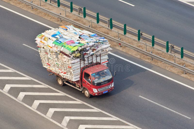 Overloaded truck hi-res stock photography and images - Alamy