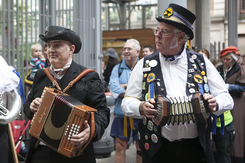Overvloedsfestival op Oktober op Bankside buiten de Bol van Shakespeare ` s in de Stad van Londen, Engeland wordt gevierd dat royalty-vrije stock afbeeldingen Overvloedsfestival op Oktober op Bankside buiten de Bol van Shakespeare ` s in de Stad van Londen, Engeland wordt gevierd dat royalty-vrije stock afbeeldingen