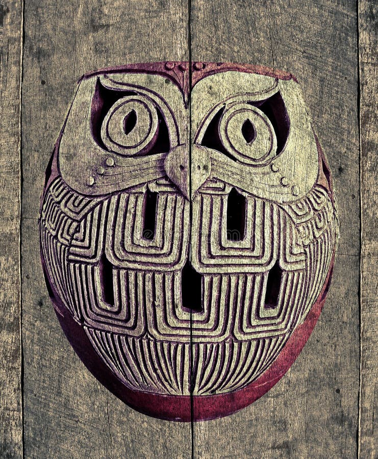 owl on texture old wood