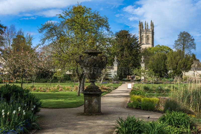 Oxford, Reino Unido - 30 de abril de 2016: Universidad de los jardines botánicos de Oxford