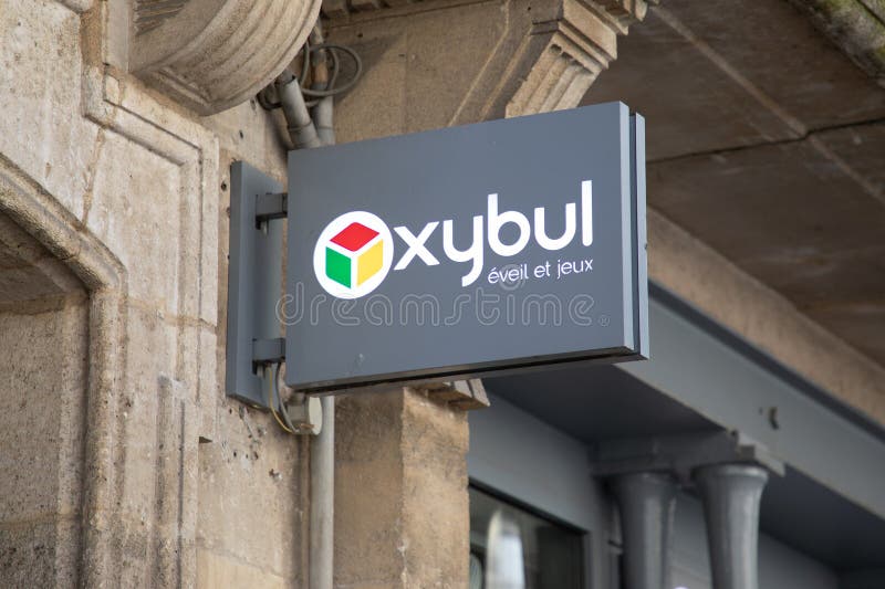 Oxybul eveil et jeux logo de marque et panneau texte façade façade boutique jouets pour enfants