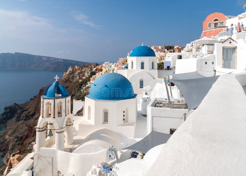 Oya Village With Blue Domes in Santorini, Grecja fotografia stock Oya Village With Blue Domes in Santorini, Grecja fotografia stock