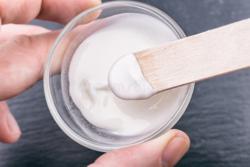 Dents Blanches Avec Le Citron Et Le Bicarbonate De Soude Photo stock -  Image du toothbrush, nettoyage: 106545904