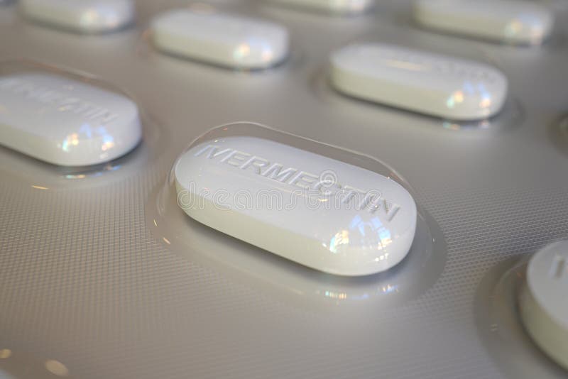 Close da caixa de medicamentos em branco com embalagem blister