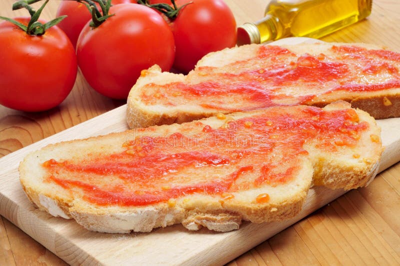 Brot Mit Der Tomate, Typisch Von Katalonien, Spanien Stockfoto - Bild ...