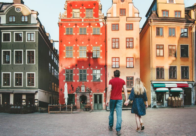 Paar in liefde die samen in Stockholm reizen royalty-vrije stock afbeeldingen Paar in liefde die samen in Stockholm reizen royalty-vrije stock afbeeldingen