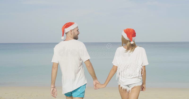 Paar van het Kerstmis het mooie strand royalty-vrije stock afbeelding Paar van het Kerstmis het mooie strand royalty-vrije stock afbeelding