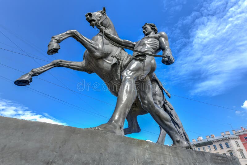 Paard Tammere - Anichkov-Brug - Heilige Petersburg, Rusland royalty-vrije stock fotografie Paard Tammere - Anichkov-Brug - Heilige Petersburg, Rusland royalty-vrije stock fotografie
