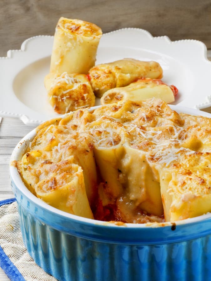 Paccheri gratin piec zdjęcia stock