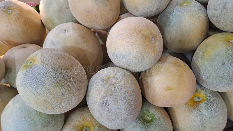 Pacco di frutta fresca al melone, vista dal mercato sopra immagine stock libera da diritti