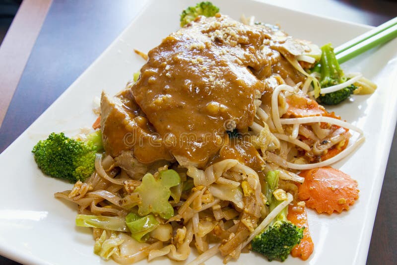 Pad Thai Noodles with Chicken and Peanut Sauce Stock Photo Image of carrot, stir 24813358