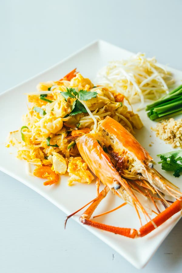 Pad Thai Noodles With Jumbo Prawn Stock Image - Image of cuisine, food: 104290905
