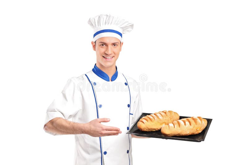 Padeiro de sorriso que mostra pães recentemente cozidos imagem de stock Padeiro de sorriso que mostra pães recentemente cozidos imagem de stock