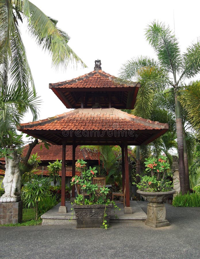 Padiglione di Balinese in giardino immagine stock Padiglione di Balinese in giardino immagine stock