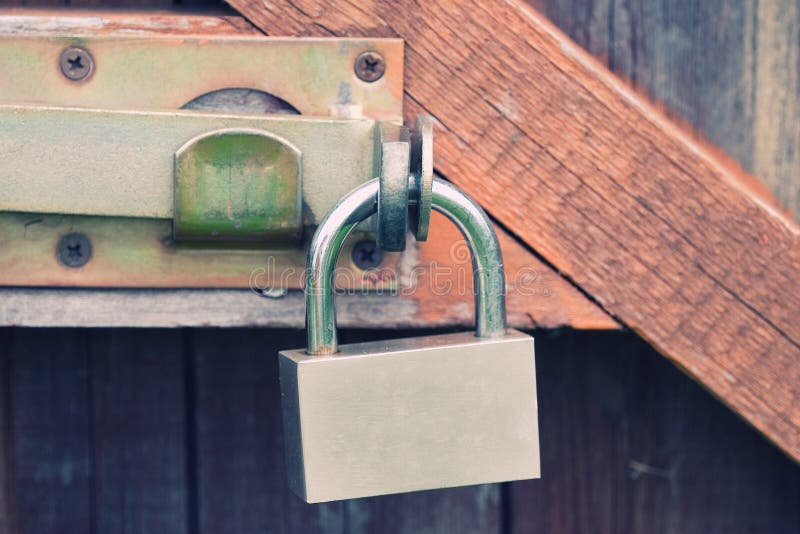 Padlock and a locking bar
