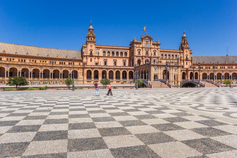 Praça De Xadrez Em Frente à Histórica Biblioteca Pública Bíblica Em  Taormina Imagem Editorial - Imagem de augustina, deus: 221647535