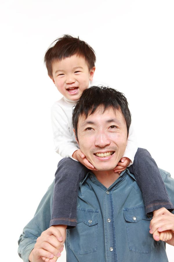 Padre Japonés Que Da a Su Hijo Transporte Por Ferrocarril Imagen de archivo  - Imagen de gente, alegre: 44242457