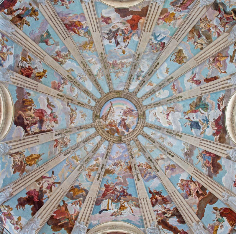 Padua - de koepel in de kerk Chiesa Di San Gaetano met de fresko's de Orde van Hemel door Guy Louis II Vernansal royalty-vrije stock foto's Padua - de koepel in de kerk Chiesa Di San Gaetano met de fresko's de Orde van Hemel door Guy Louis II Vernansal royalty-vrije stock foto's
