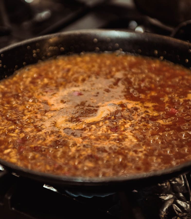 Paelhas clássicas espanholas de arroz e marisco imagens de stock royalty free