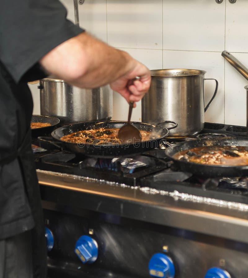 Paelhas clássicas espanholas de arroz e marisco imagens de stock royalty free