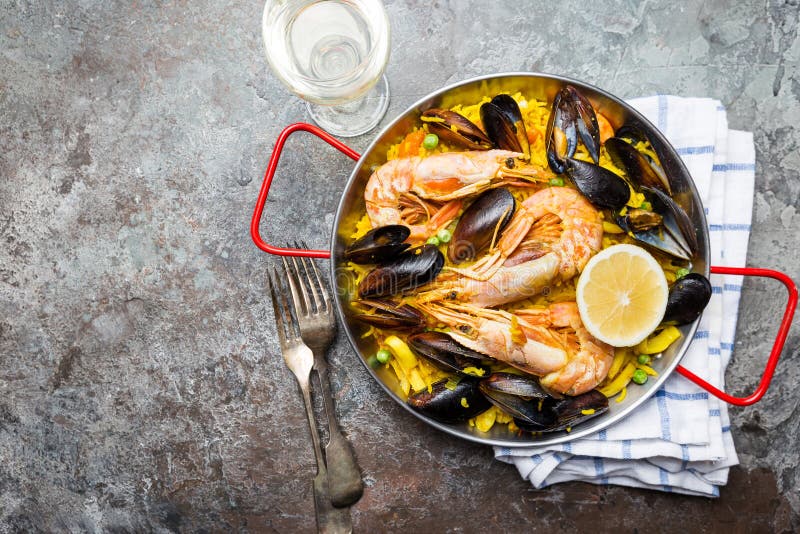 Paella Tradicional De Los Mariscos Imagen de archivo Imagen de