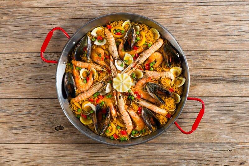 Paella z owoce morza i warzywami zdjęcie royalty free Paella z owoce morza i warzywami zdjęcie royalty free