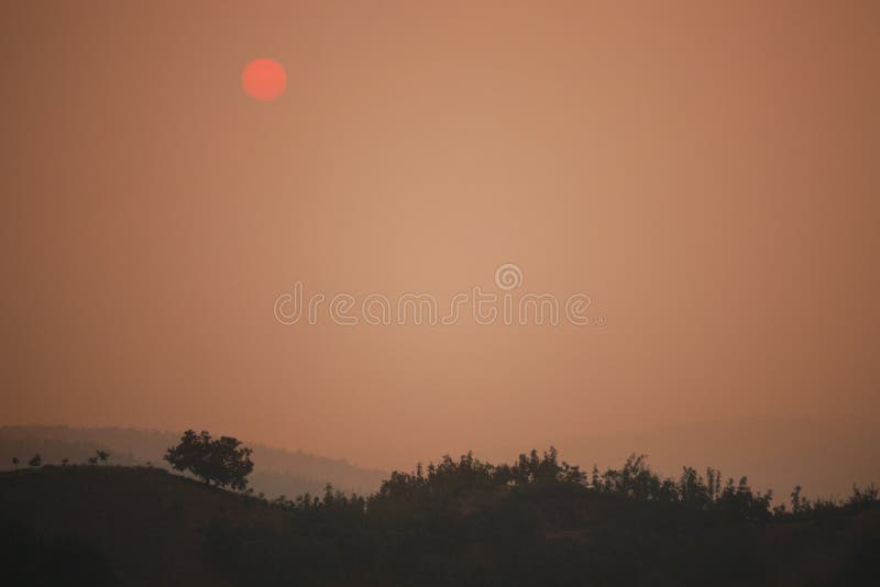 Paesaggio del tramonto sopra la catena montuosa, provincia di Shanxi, Cina fotografie stock libere da diritti Paesaggio del tramonto sopra la catena montuosa, provincia di Shanxi, Cina fotografie stock libere da diritti