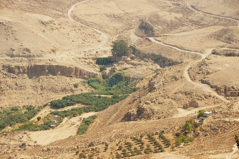Paesaggio della montagna del deserto visto dal supporto Nebo, Giordania fotografia stock libera da diritti Paesaggio della montagna del deserto visto dal supporto Nebo, Giordania fotografia stock libera da diritti