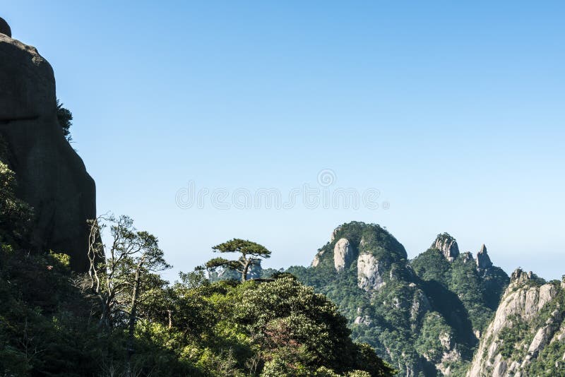 Paesaggio della montagna di Sanqingshan fotografia stock libera da diritti Paesaggio della montagna di Sanqingshan fotografia stock libera da diritti