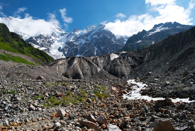 Paesaggio della montagna in Georgia immagini stock Paesaggio della montagna in Georgia immagini stock