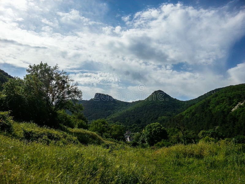 Paesaggio della montagna sulla penisola della Crimea fotografia stock Paesaggio della montagna sulla penisola della Crimea fotografia stock