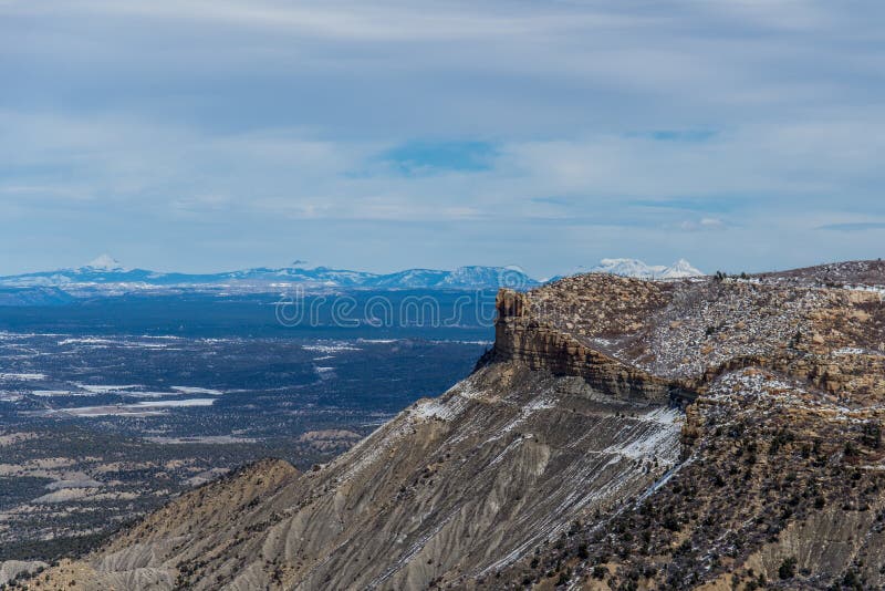 Paesaggio della neve di inverno della montagna del deserto del parco nazionale del verde di MESA fotografia stock libera da diritti Paesaggio della neve di inverno della montagna del deserto del parco nazionale del verde di MESA fotografia stock libera da diritti