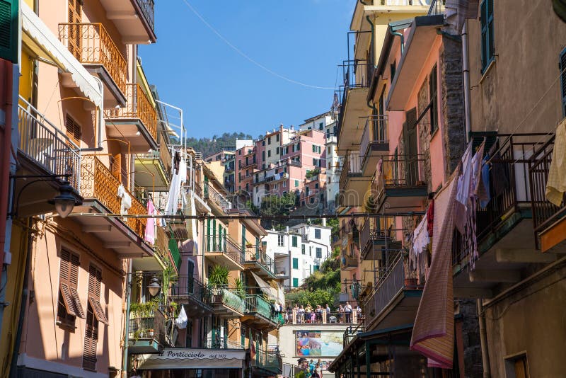 Paesaggio della spiaggia di Riomaggiore fotografia stock libera da diritti