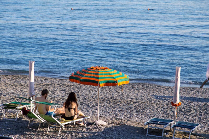 Paesaggio della spiaggia di Riomaggiore immagine stock