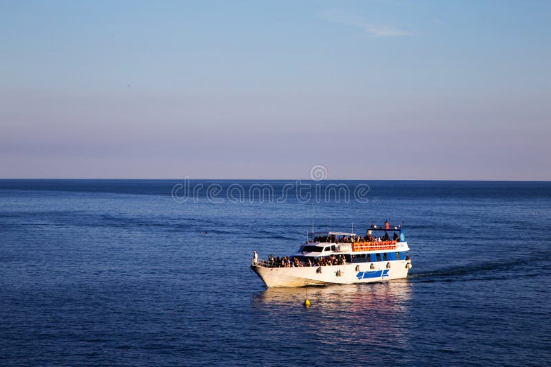 Paesaggio della spiaggia di Riomaggiore immagine stock