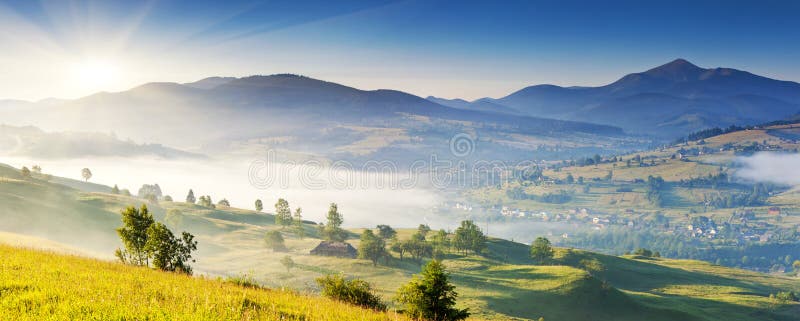 Paesaggio delle montagne immagine stock libera da diritti Paesaggio delle montagne immagine stock libera da diritti