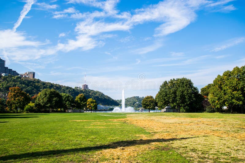 Paesaggio di estate della fontana del parco di stato del punto a Pittsburgh, penna fotografie stock libere da diritti