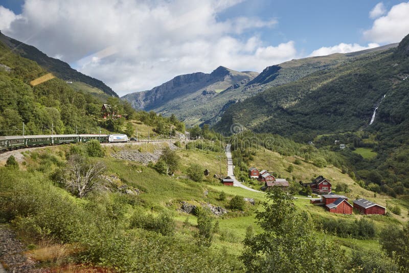 Paesaggio ferroviario di Flam Punto culminante norvegese di turismo Terra della Norvegia